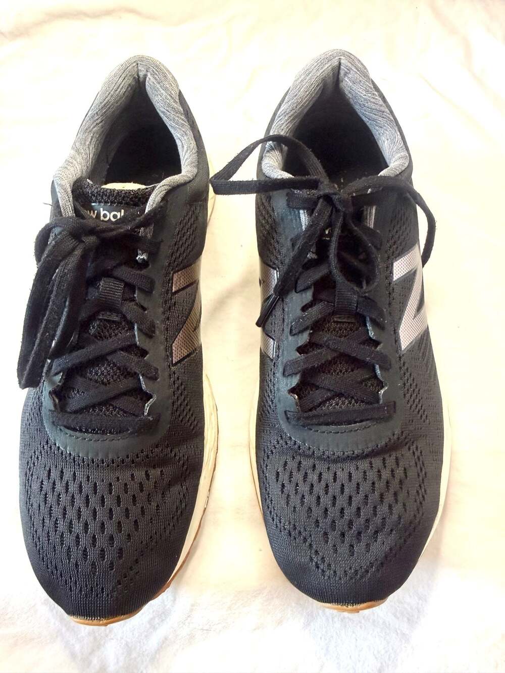 New Balance Fresh Foam Arishi Women’s Running Shoes Black Gray Gum Sole 9.5